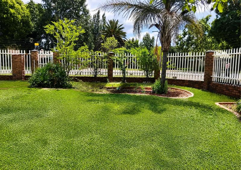 To Let 10 Bedroom Property for Rent in Die Bult North West